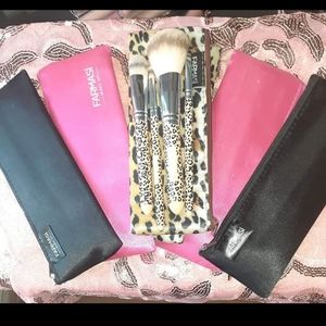 Farmasi makeup brushes